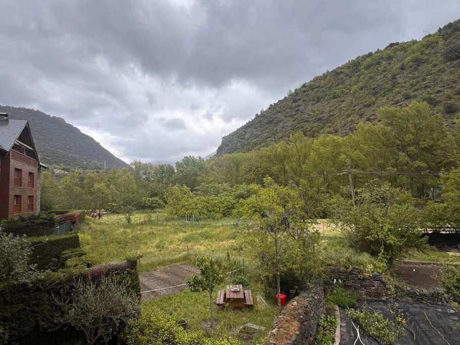 Cal Mestre - L'Amfitriona Rialp Exterior photo